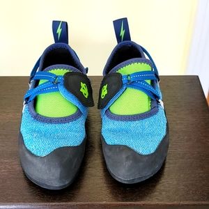 Kids Evolv rock climbing shoe size 3. Blue, green, black. Worn 2x.